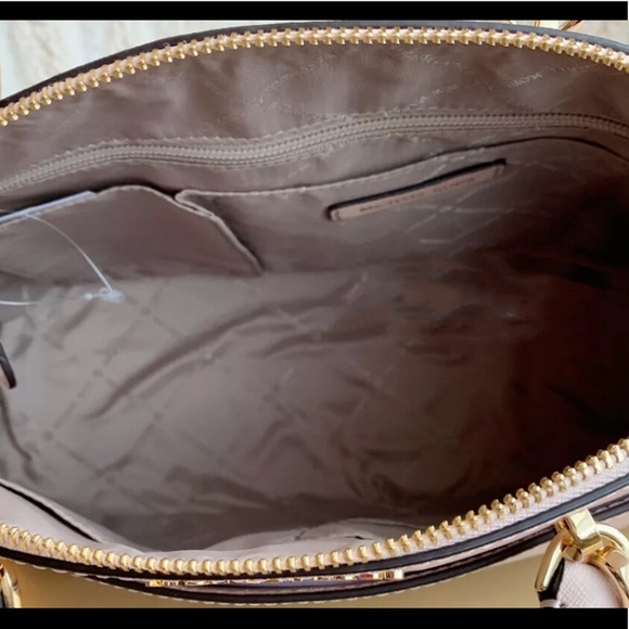 SALE⬇️⬇️⬇️👜💕-Michael Kors LG Satchel Wallet SET - Picture 8 of 8